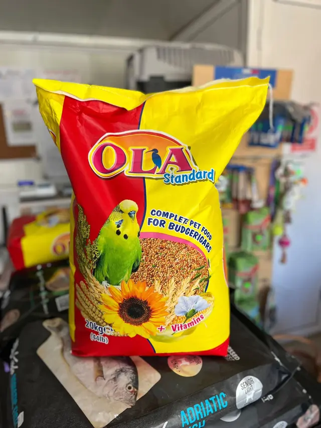 Hrană pentru păsări OLA în magazinul PET SHOP MAIER Gilău